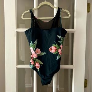 One piece swim suit sweetheart neckline. Size Medium.  Rich turquoise color